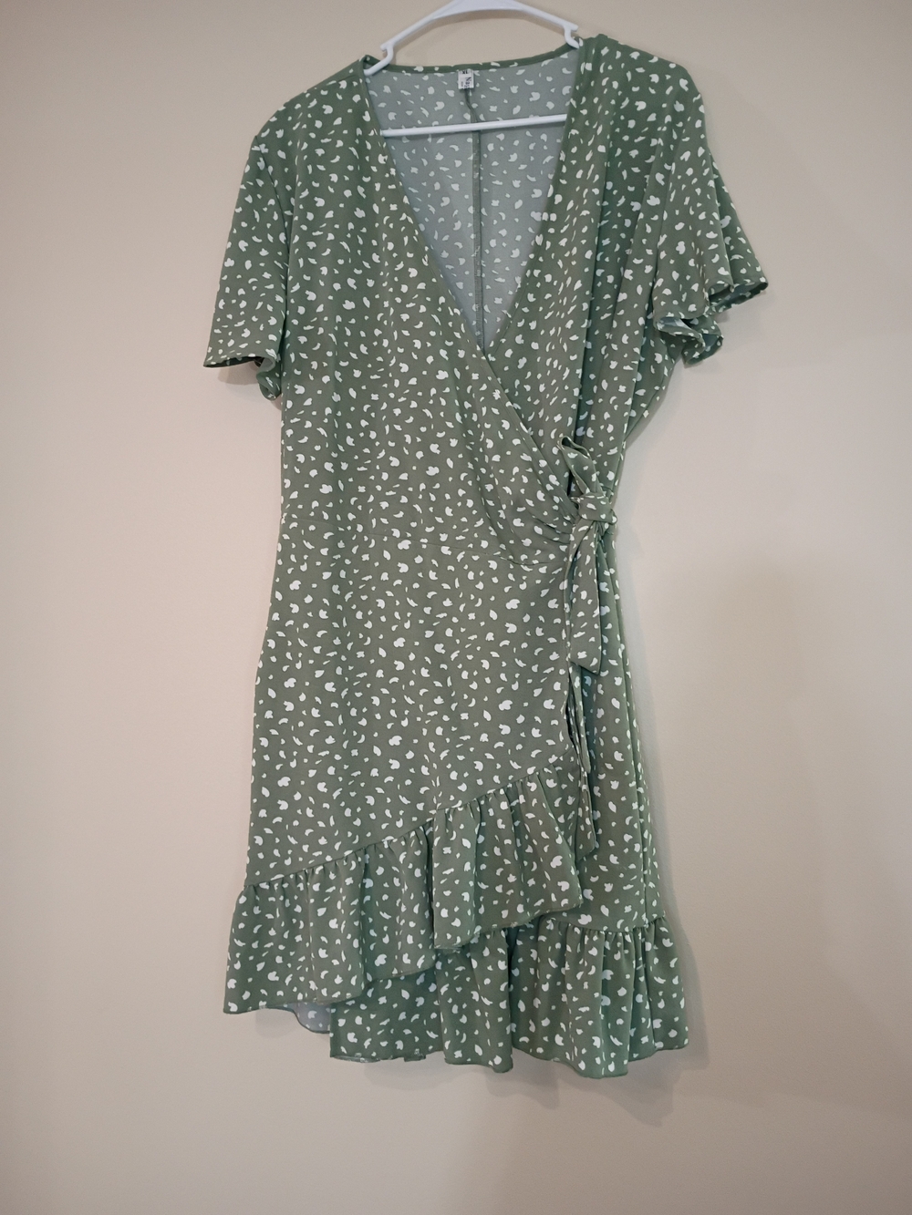Women’s Sage Green With Print Wrap Dress - Picture 4 of 8